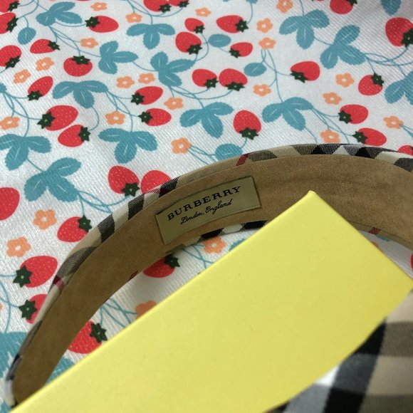 Burberry hair accessories - Picture 3 of 3